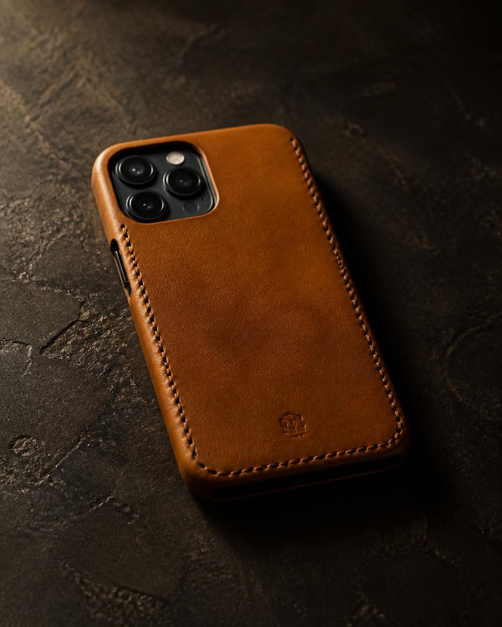 Taba rengi el yapımı deri telefon kılıfı